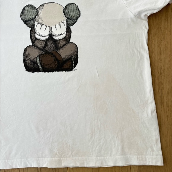 Uniqlo Kaws white tee 3XL preowned - Picture 2 of 9